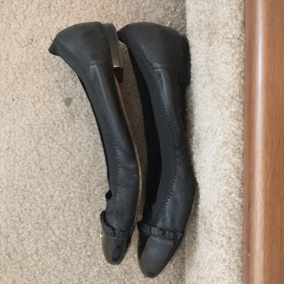 CHANEL Ballet Flats Leather Cap Toe (Flawed) - Picture 2 of 5